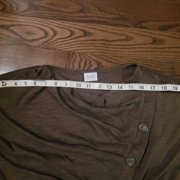 Flattering colour with stylish large buttons, great condition. - Picture 5 of 7